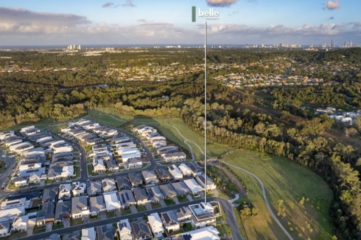 Spacious 4-Bedroom Family Home in Gold Coast, Aus - 16