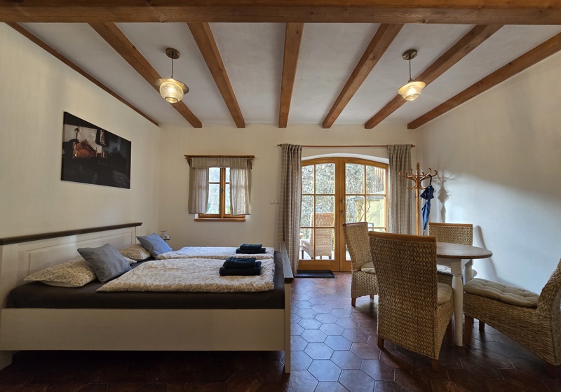 home swap in Malá Veleň, Czech Republic