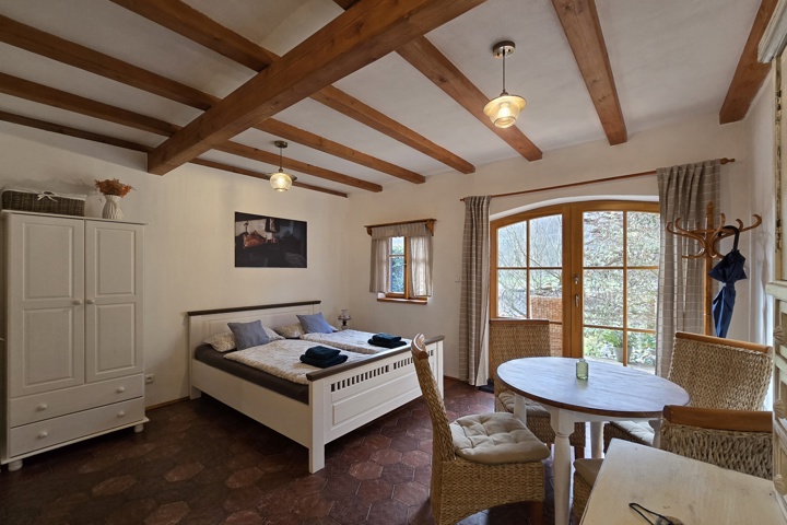 Utulny byt na vesnici u řeky. - 4