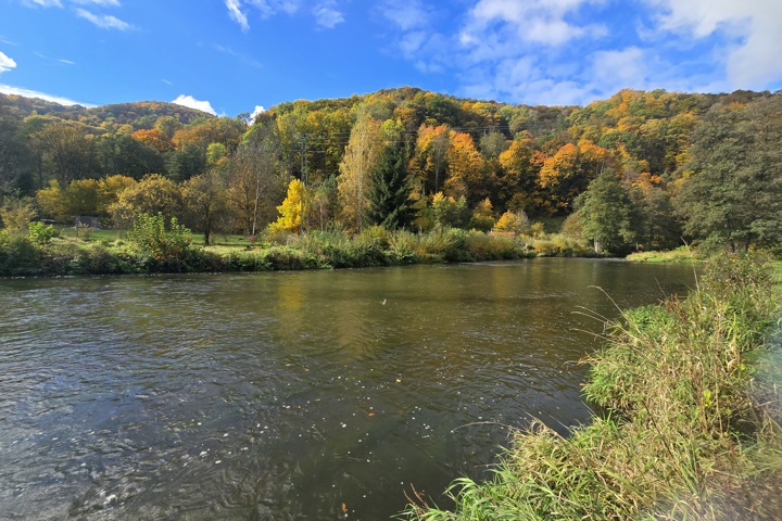 Utulny byt na vesnici u řeky. - 7