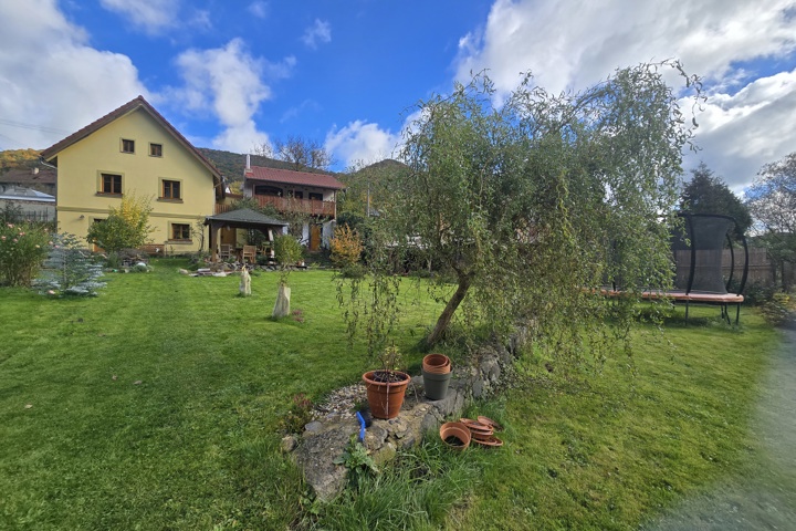 Utulny byt na vesnici u řeky. - 8