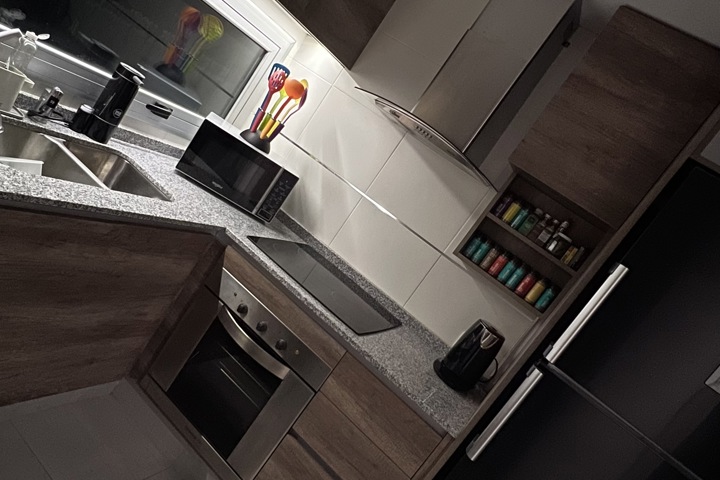 Centric Apartment two blocks from Train Station - 4