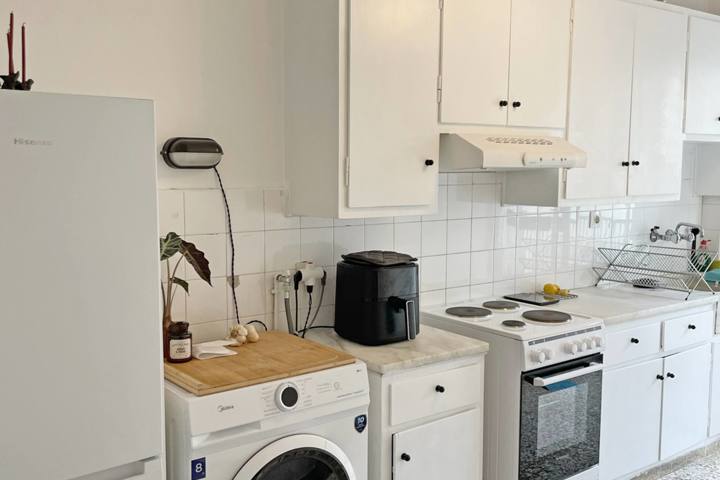 Bright & Stylish 85m² Apartment in the Heart of Ex - 3