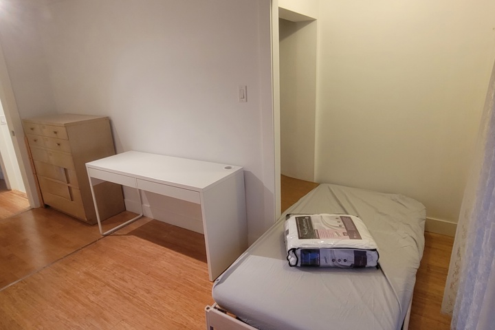 Amazing city view in a vibrant neighborhood. - 3