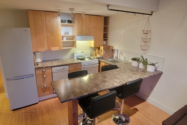 Amazing city view in a vibrant neighborhood. - 2