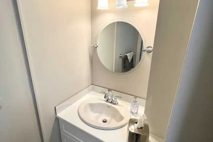 Elegant and Minimalist Studio - 3