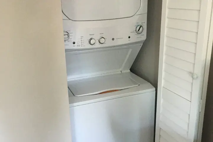 Elegant and Minimalist Studio - 8