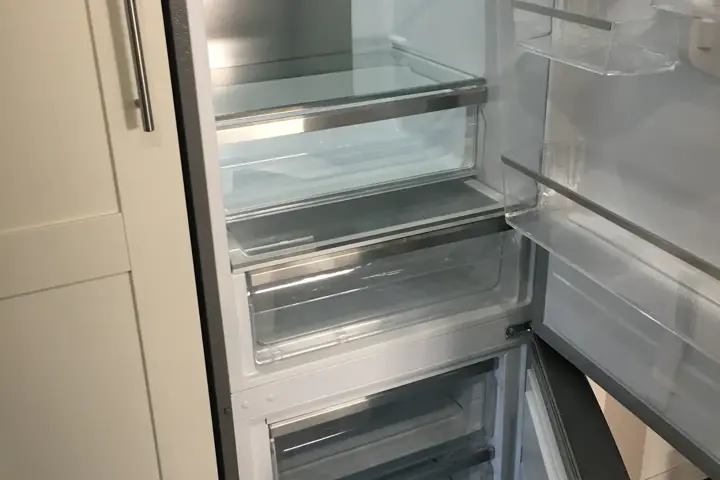 Elegant and Minimalist Studio - 9