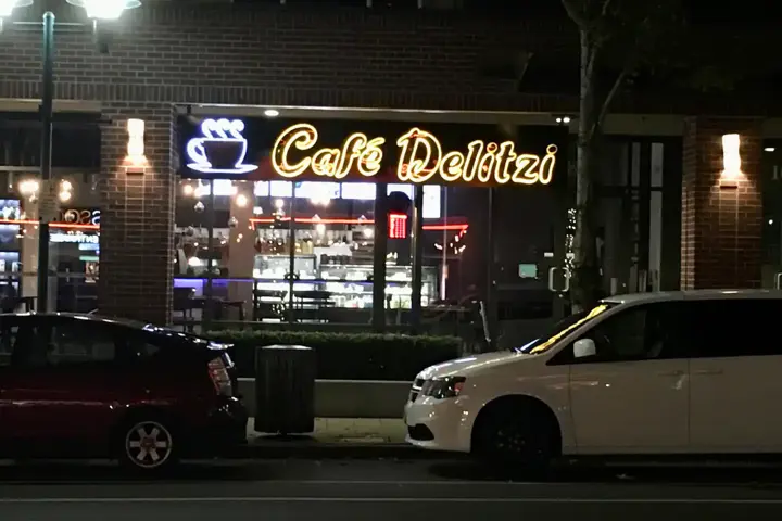 Elegant and Minimalist Studio - 12