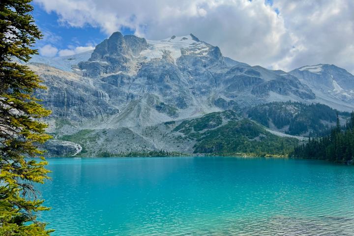 Elegant and Minimalist Studio - 26