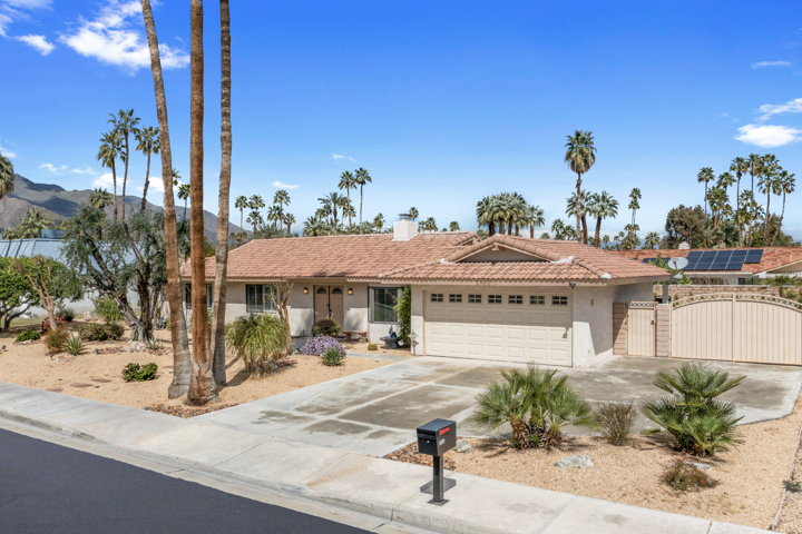 Private Palm Springs Oasis with Mountain Views - 13