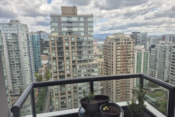 Spacious 1bdrm in heart of Yaletown with 180 views - 3