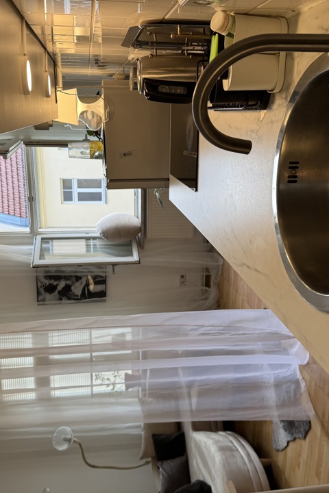 Bright City Apartment – Central &amp; Quiet - 6