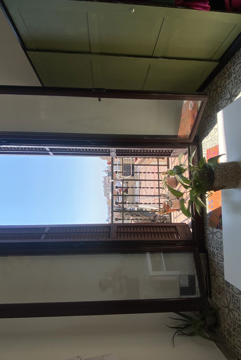 Equipped apartment with balcony & lots of light