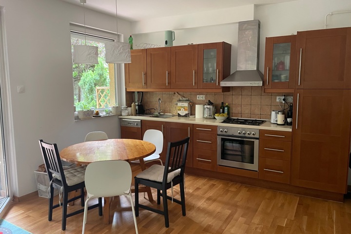Family flat with garden access near city park - 1