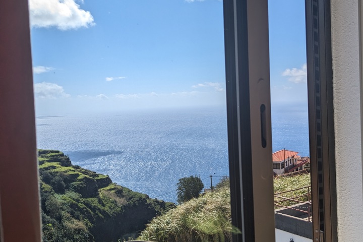 House with view, office, and gym in Madeira - 7