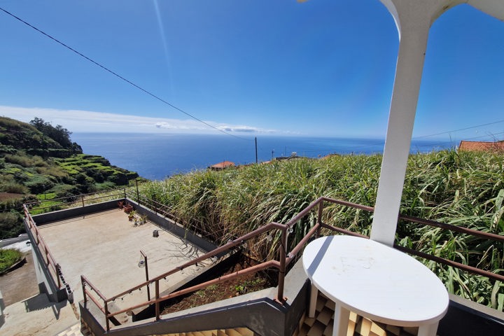 House with view, office, and gym in Madeira - 14