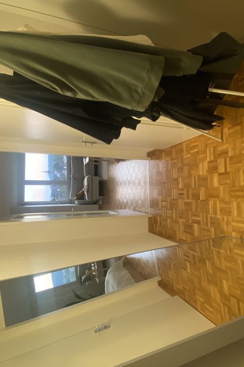 Bright 4th-Floor Studio with Balcony with View - 3