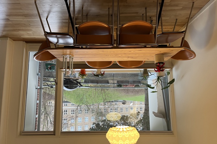 Modern 2-bedroom apartment near metro - 1