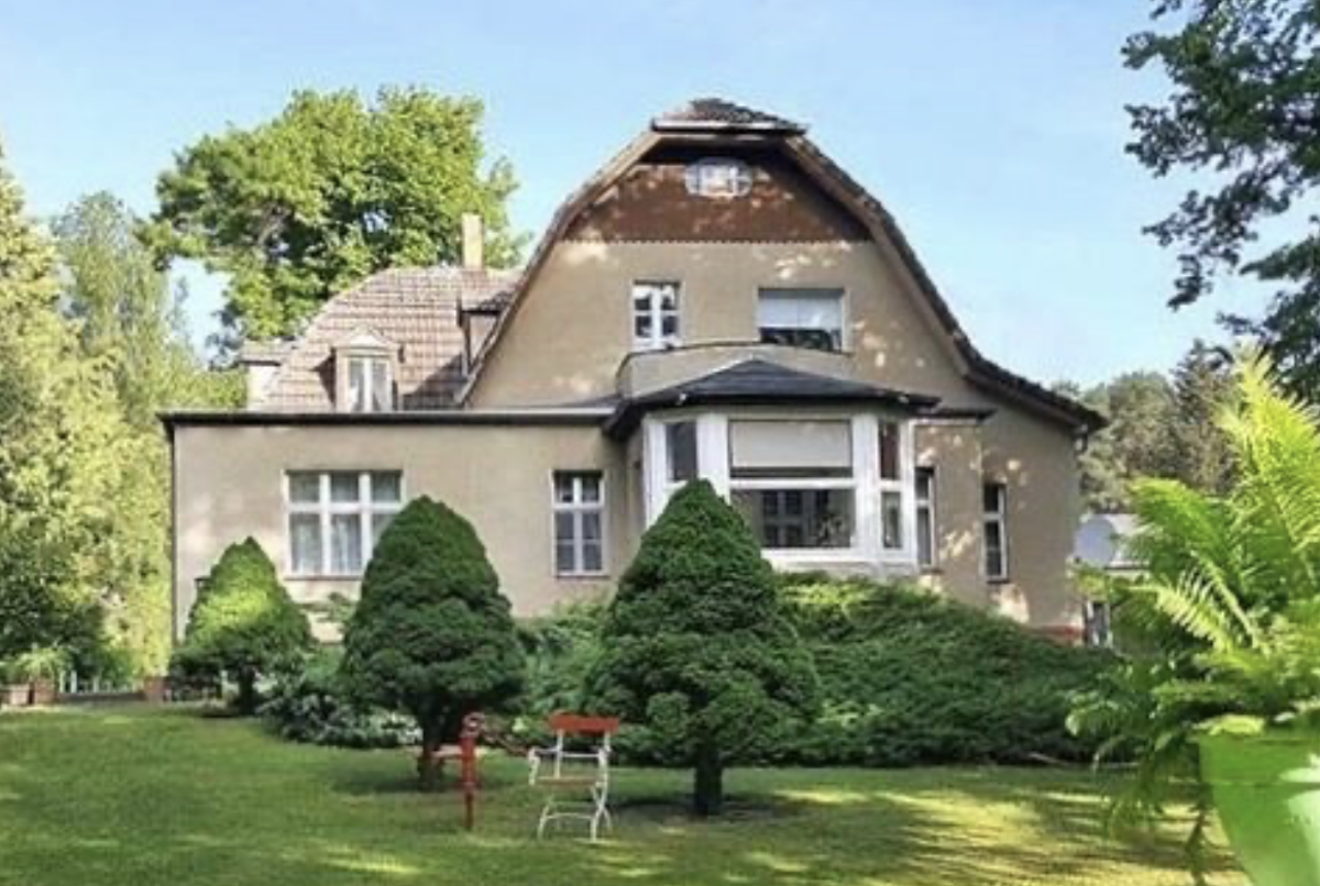 Villa with direct water access on edge of Berlin