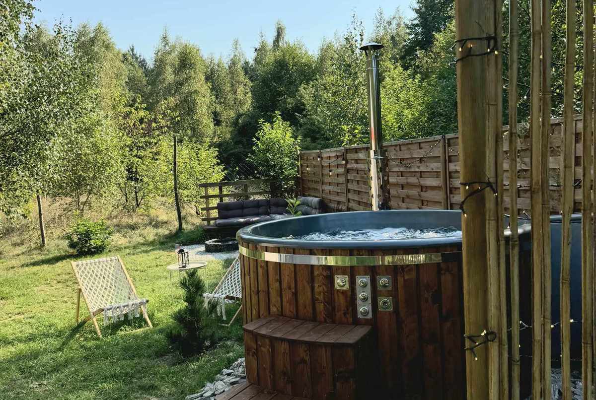 Yurt at lake with jacuzzi close to Warsaw