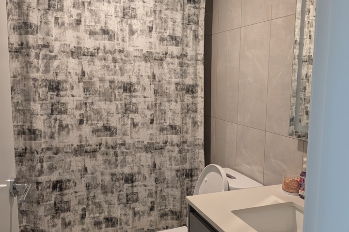 Vancouver apartment available for december - 4