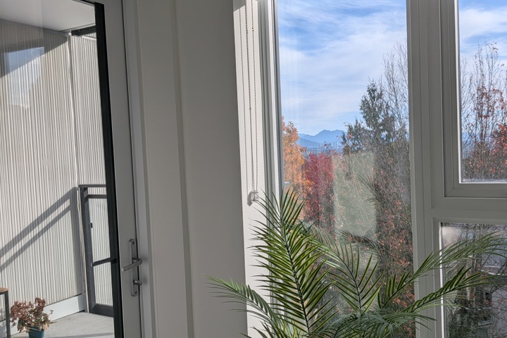 Vancouver apartment available for december - 3