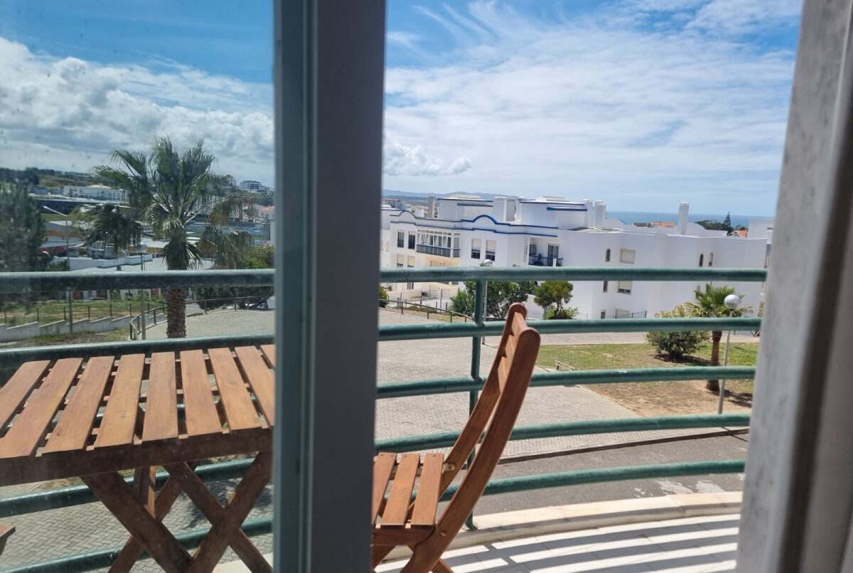 Calm and quiet apartment with a sea view