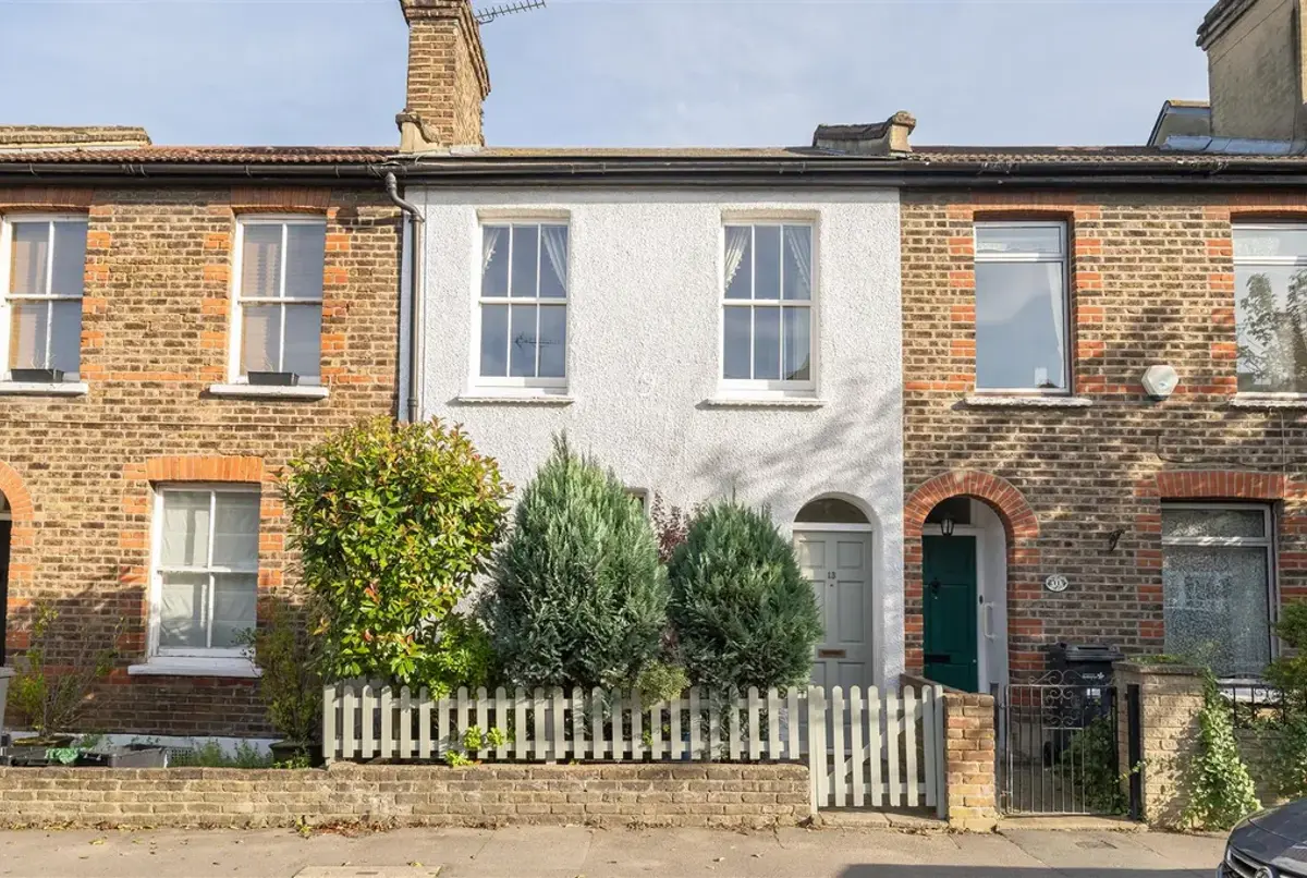 Victorian House in Leafy London Neighborhood