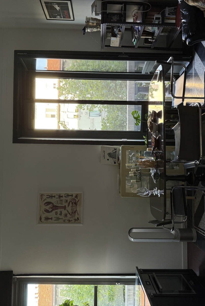 Bright, Artsy Milanese Apartment