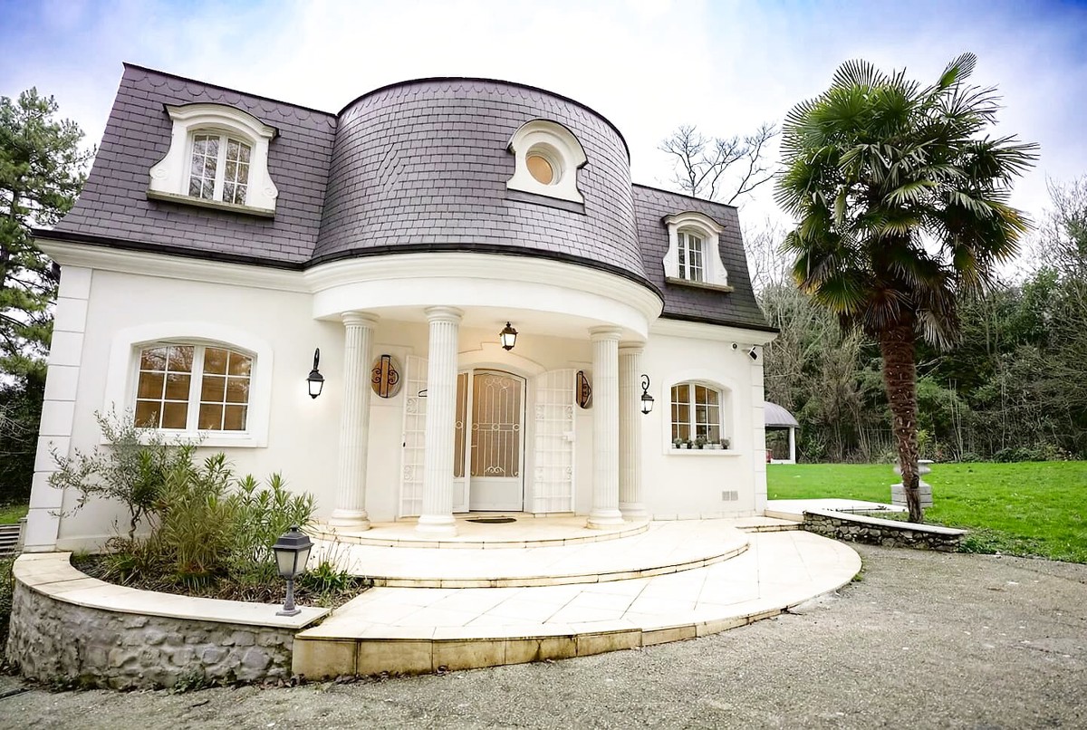 Villa, indoor pool & spa, 25 min from Paris