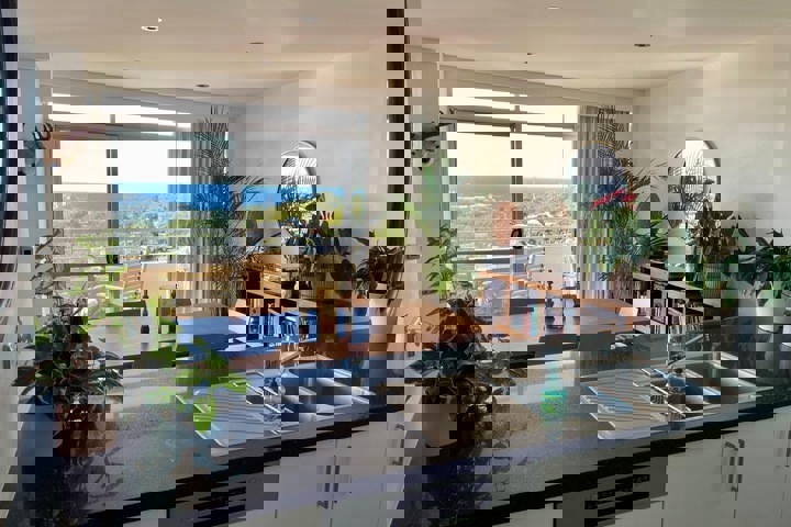 Beautiful, airy Bondi apartment with ocean views - 1