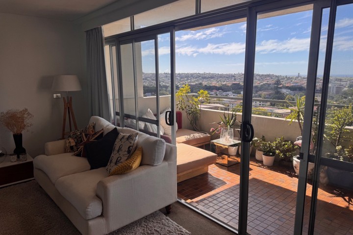 Beautiful, airy Bondi apartment with ocean views - 2