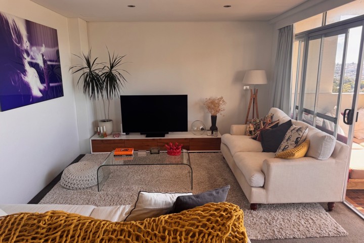 Beautiful, airy Bondi apartment with ocean views - 3