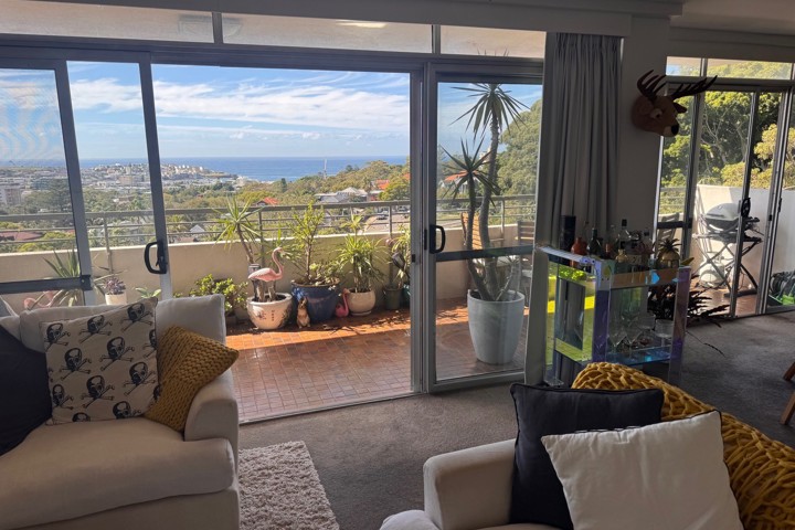Beautiful, airy Bondi apartment with ocean views - 4