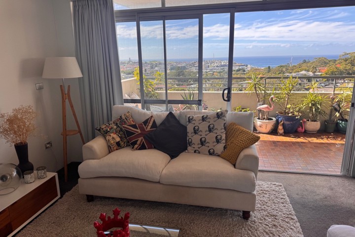 Beautiful, airy Bondi apartment with ocean views - 4