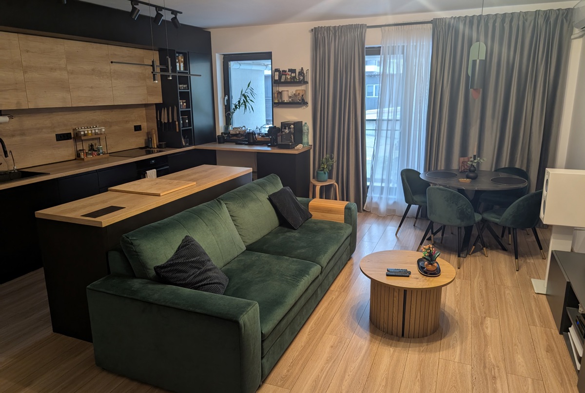 Modern 1-Bedroom with Dual Workstations