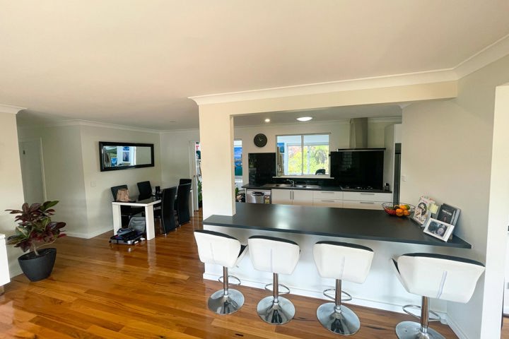 Newly renovated coastal home near the CBD - 1