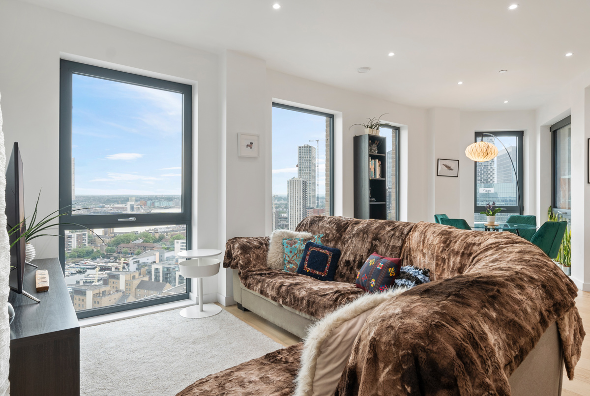 20th floor river view flat