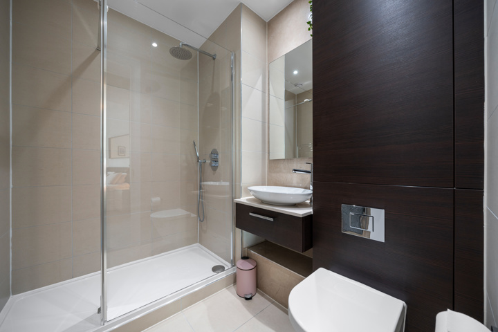 20th floor river view flat - 9