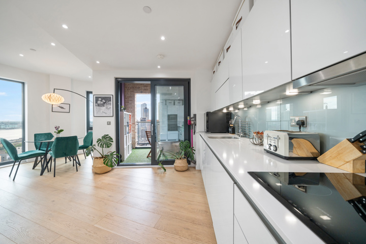 20th floor river view flat - 6