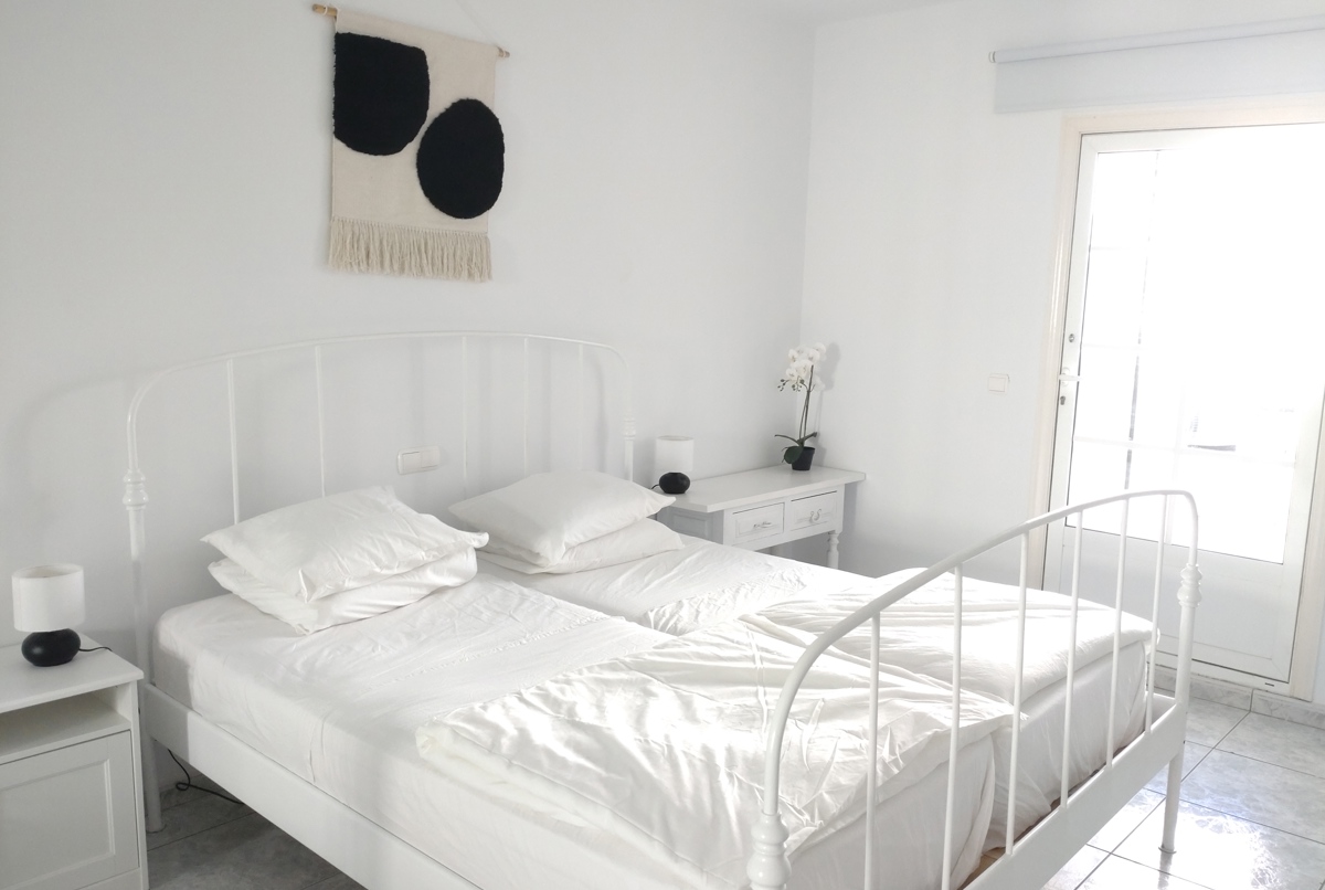 One bedroom apartment 2 minute walk from beach
