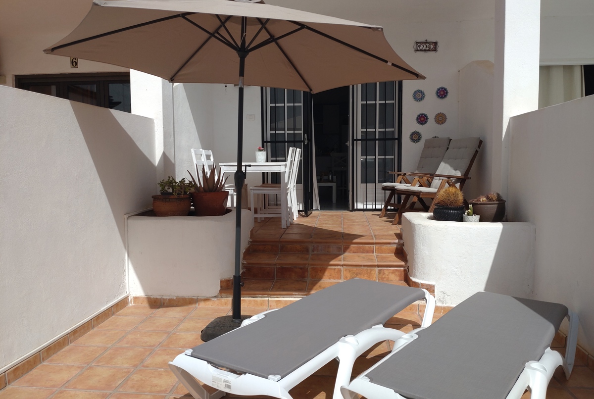 One bedroom apartment 2 minute walk from beach