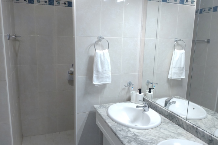 One bedroom apartment 2 minute walk from beach - 3