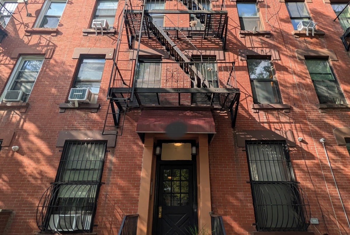 Work-Ready 2BR Brooklyn Brownstone