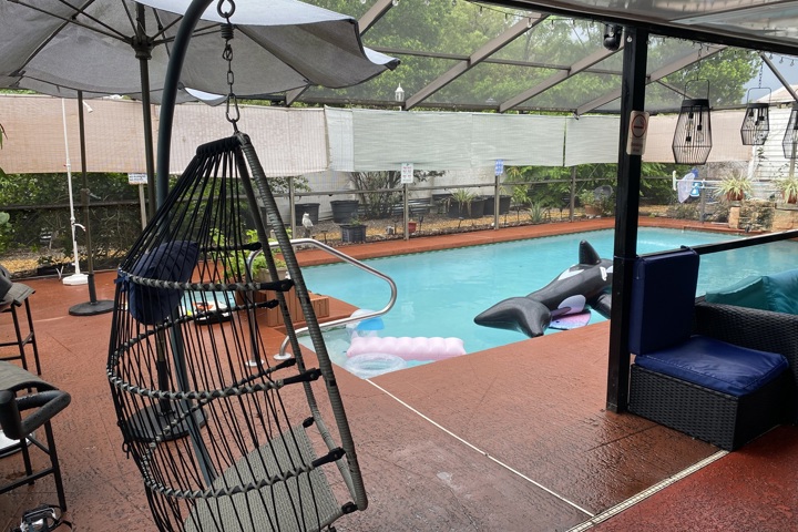 Full house 3 bed 2 bath with pool and jacuzzi - 2