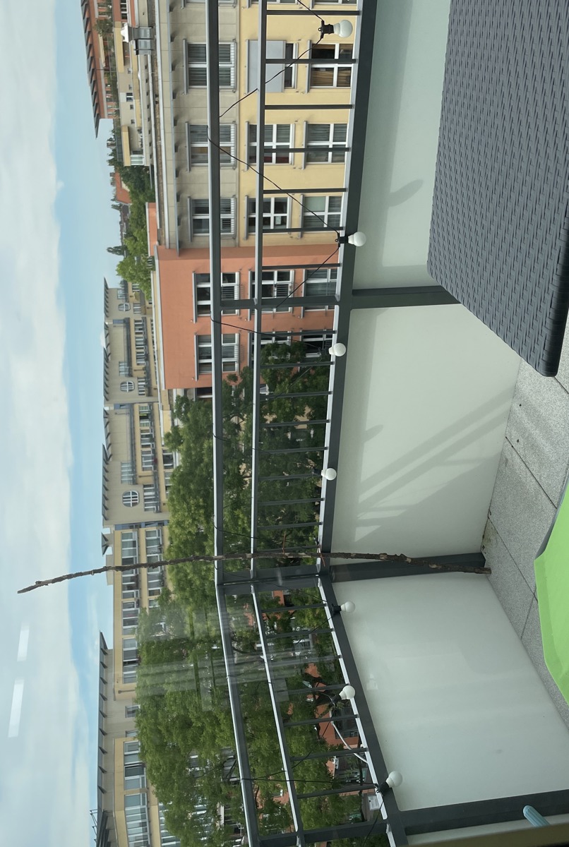 Central, Cozy & Sunny – Perfect for Remote Work