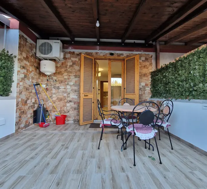 Lecce, Italy Studio · 1 workspace · 98 Mbps WiFi