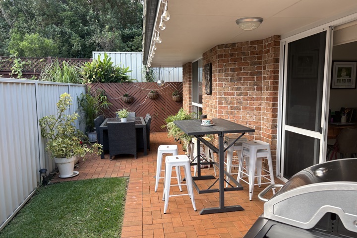 Cosy Coastal Retreat with Private Yards – 3km to S - 4