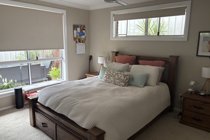 Cosy Coastal Retreat with Private Yards – 3km to S - 5